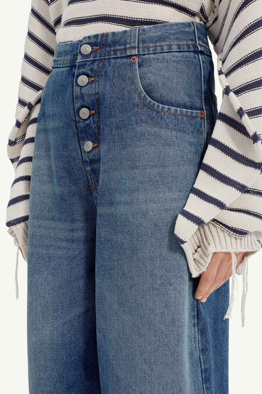 STRAIGHT LEG JEANS