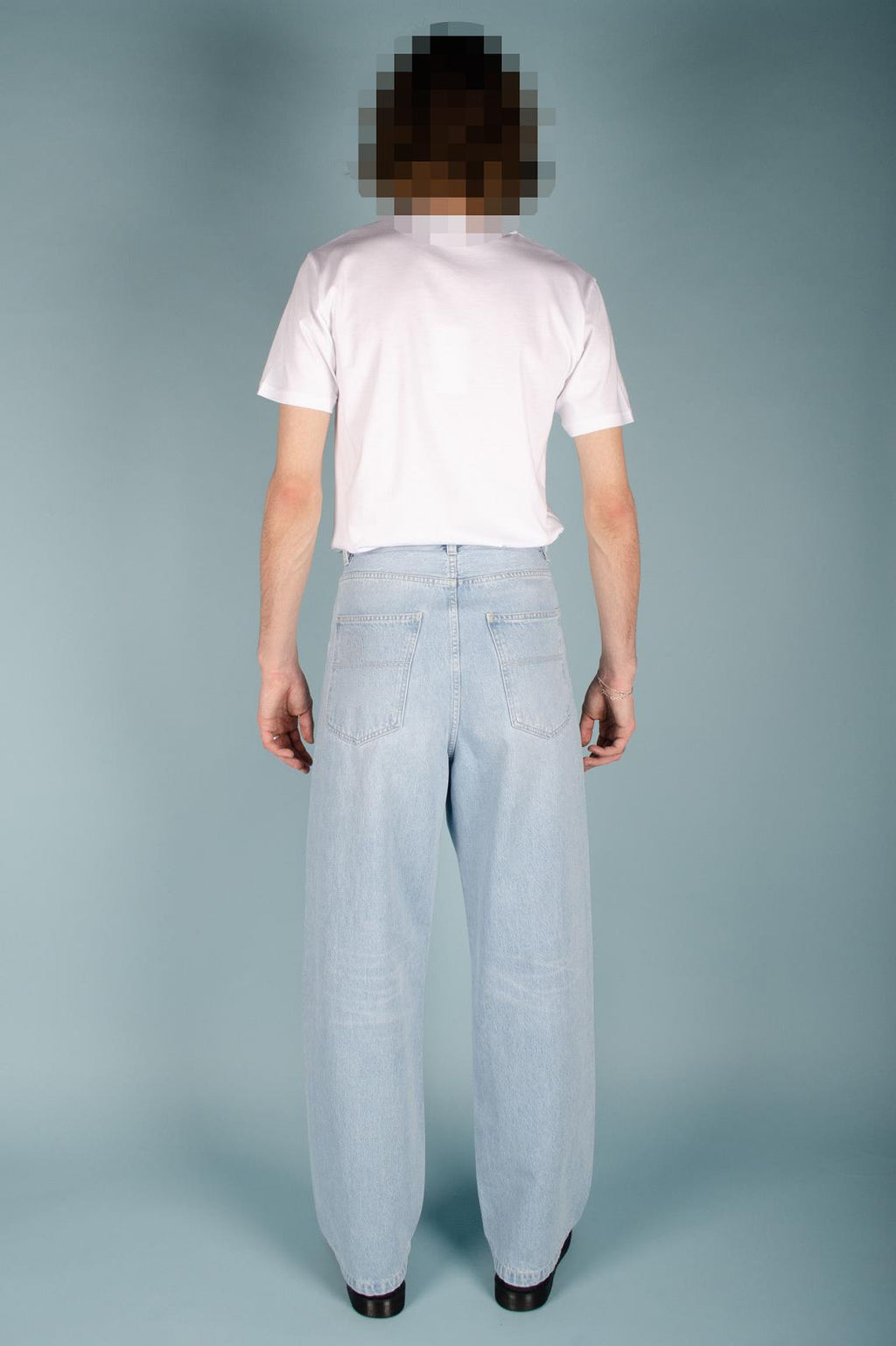 001 BLEACHED UNISEX JEANS