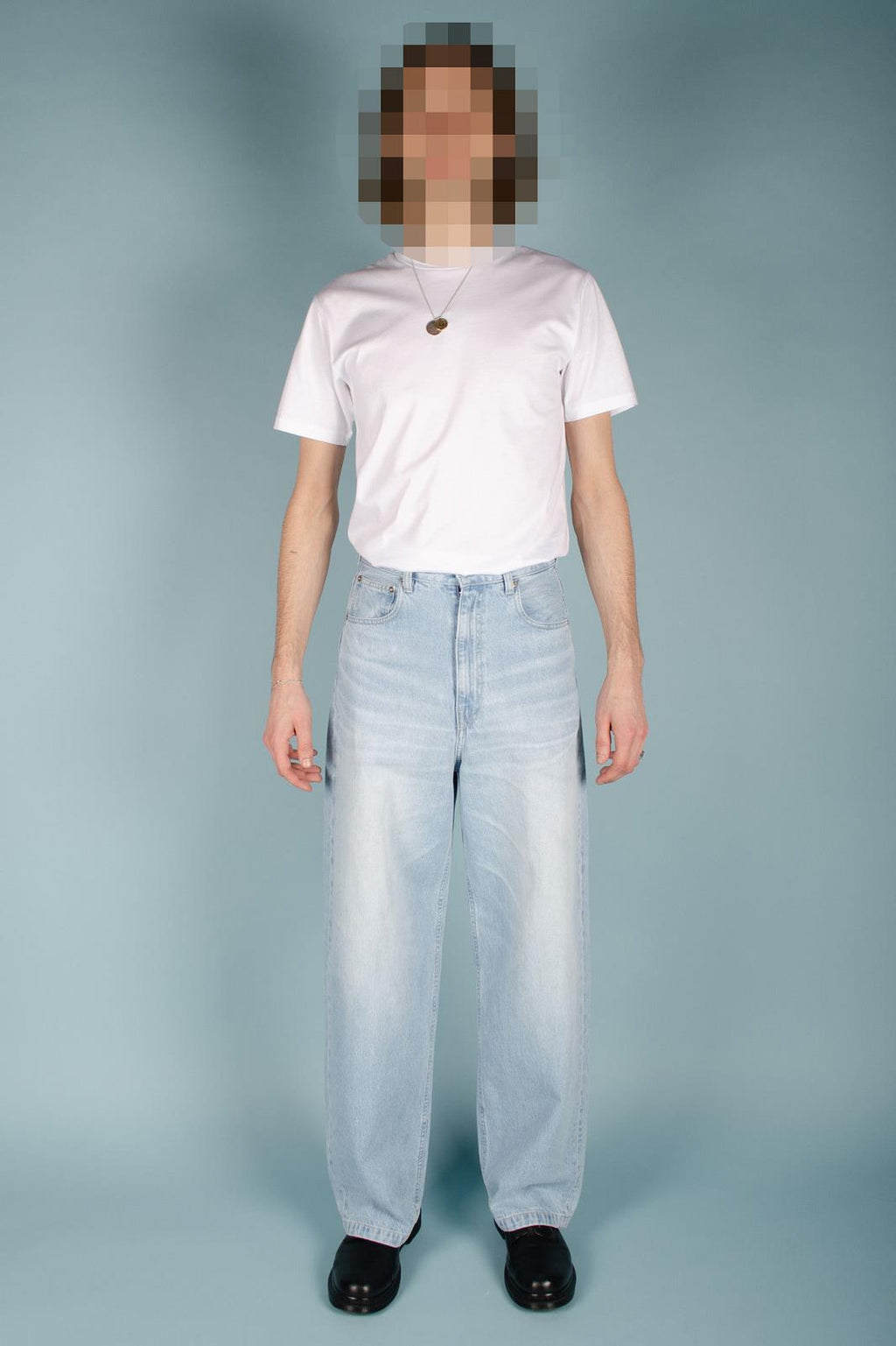 001 BLEACHED UNISEX JEANS