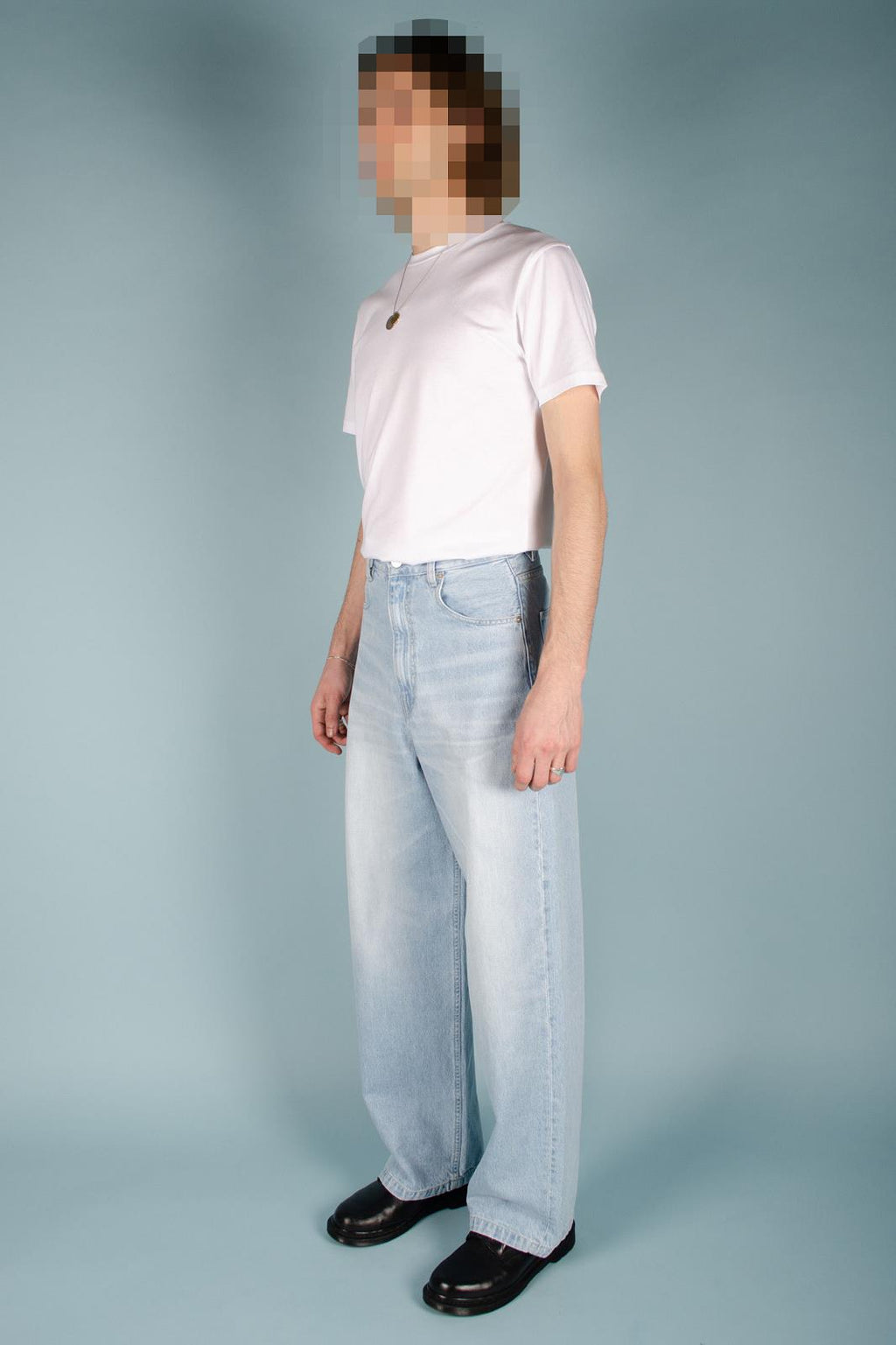 001 BLEACHED UNISEX JEANS