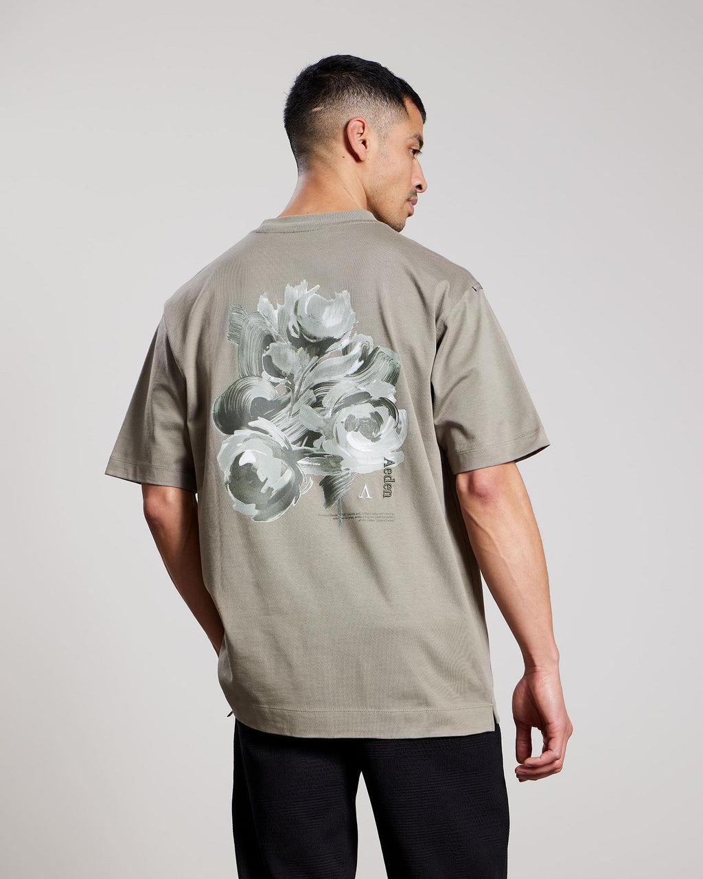 AEDEN Florian tee vetiver green