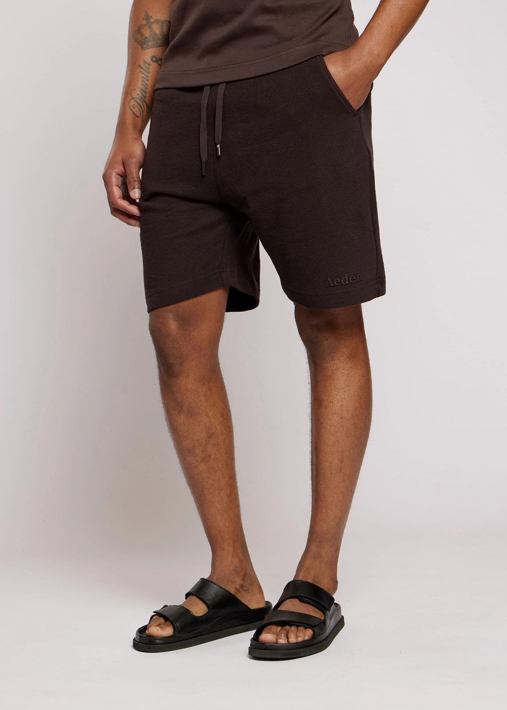 AEDEN Jimmy shorts ganache brown