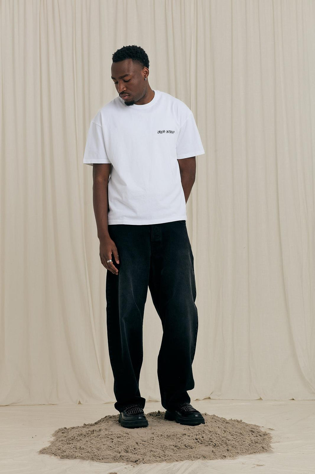 ARBOR ANTWERP Big back logo black t-shirt white