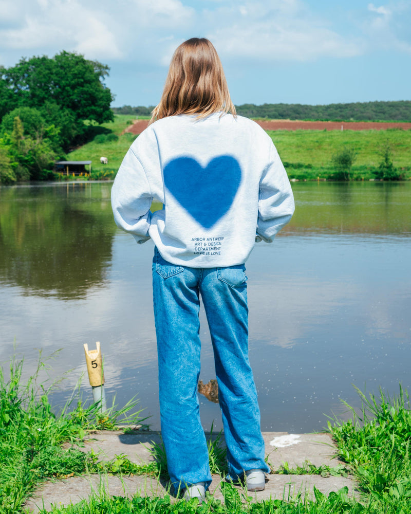 BLUE FADED HEART CREWNECK