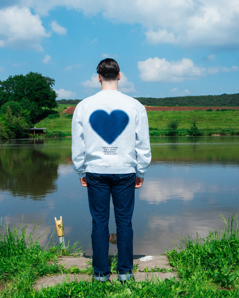 BLUE FADED HEART CREWNECK