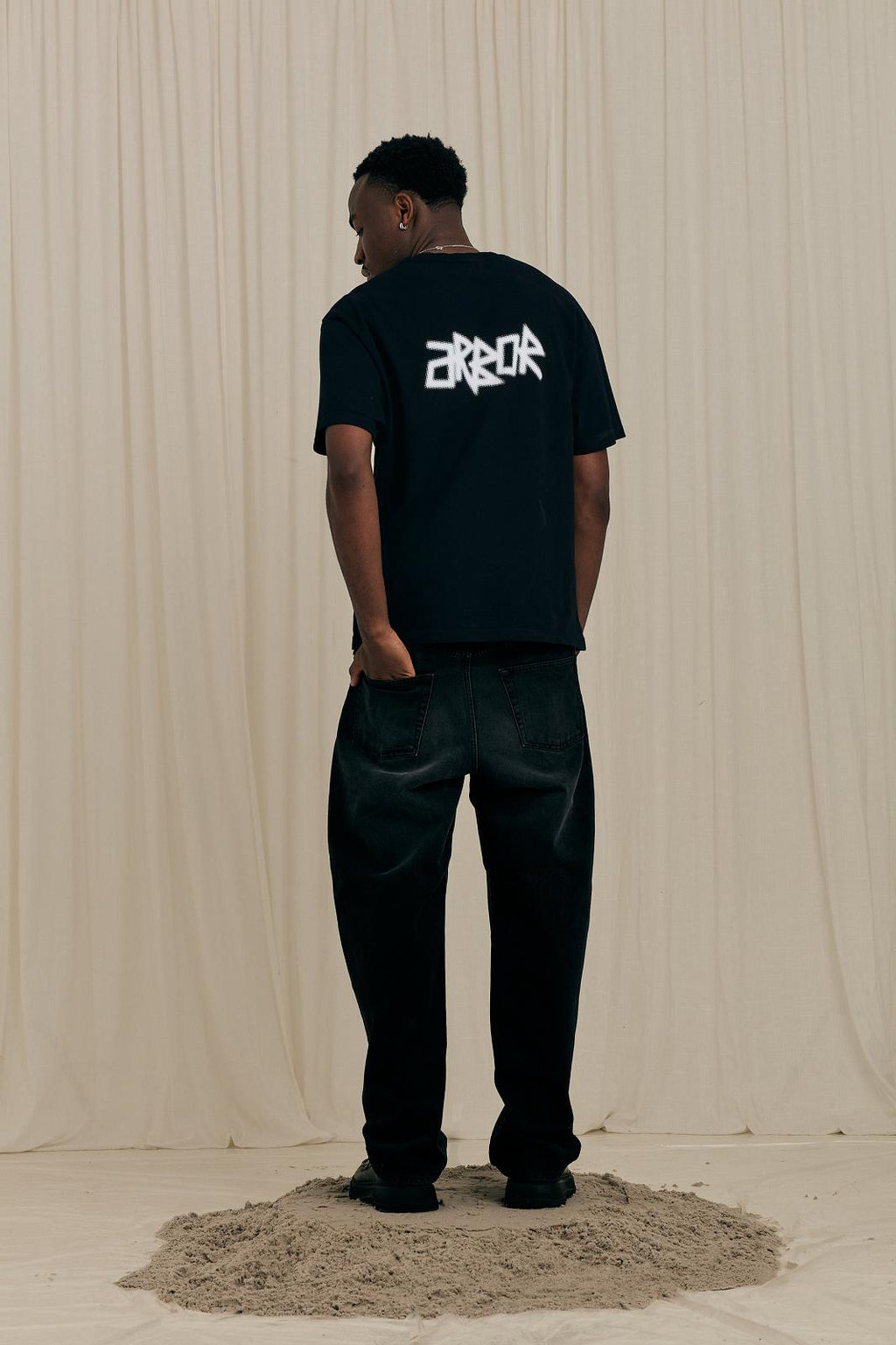 ARBOR ANTWERP Dotwork black t-shirt