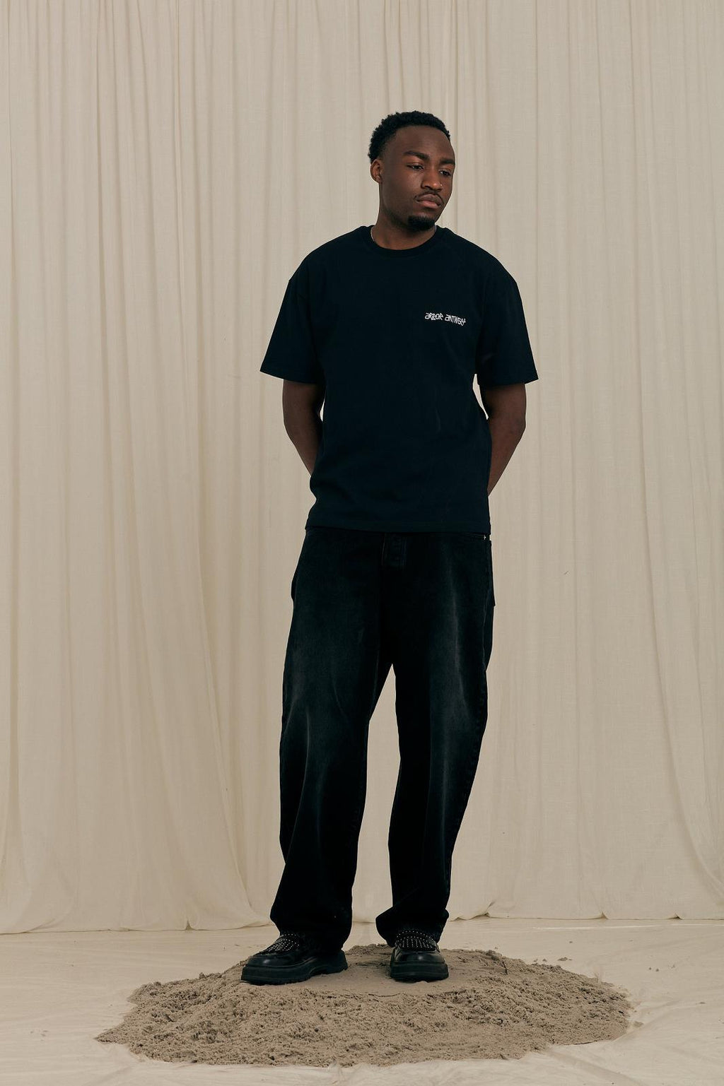 ARBOR ANTWERP Dotwork black t-shirt