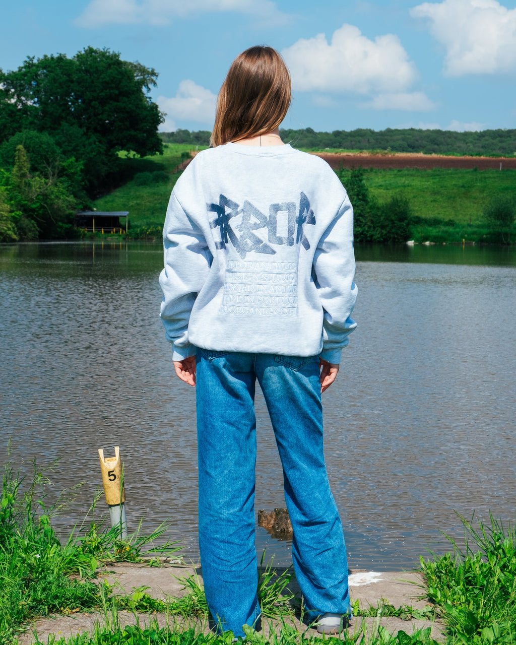 SILVER METALLIC CREWNECK