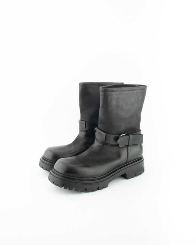 ELENA IACHI Footwear