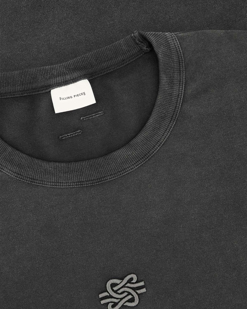 FILLING PIECES Longsleeve boxy embroidered vintage black