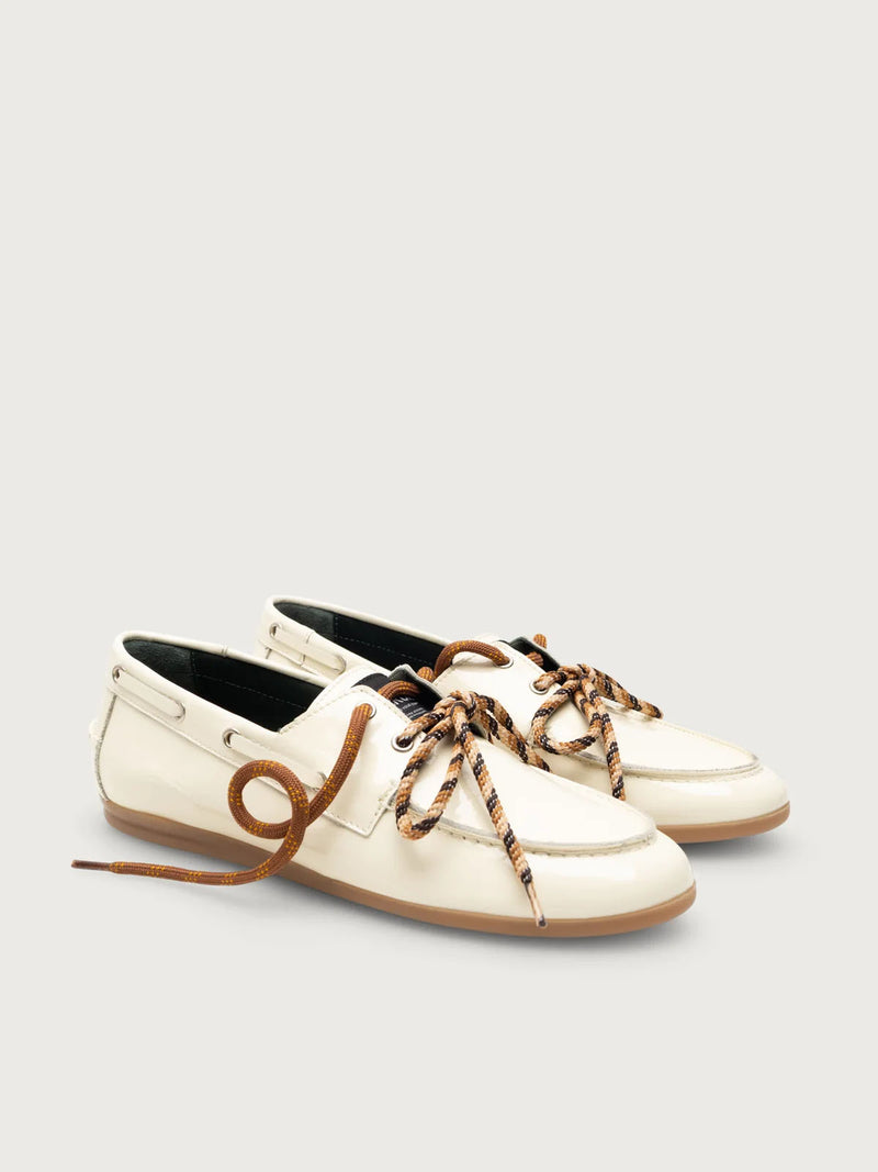 KIRRUNA Moc 09 shoes off white vernice