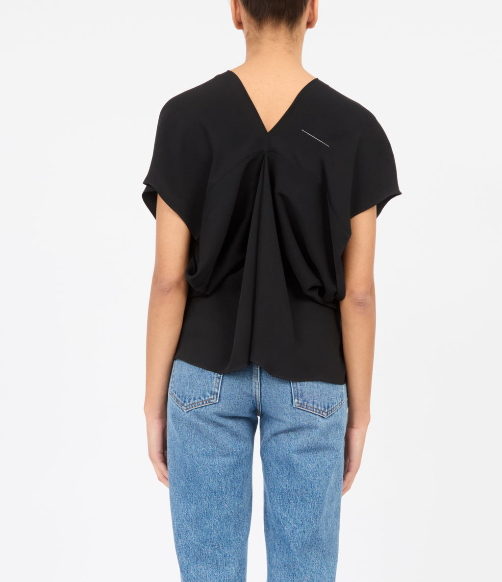 SHORT SLEEVED TOP