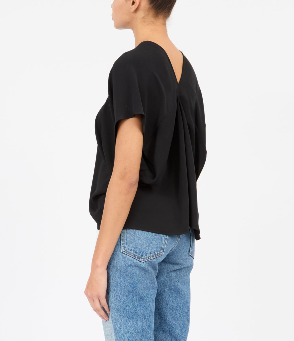 SHORT SLEEVED TOP