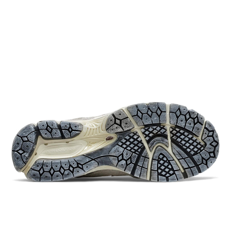 NEW BALANCE M2002RDA sneakers rain cloud magnet