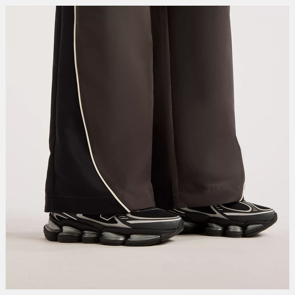 NEW BALANCE Trackside woven pant black cement