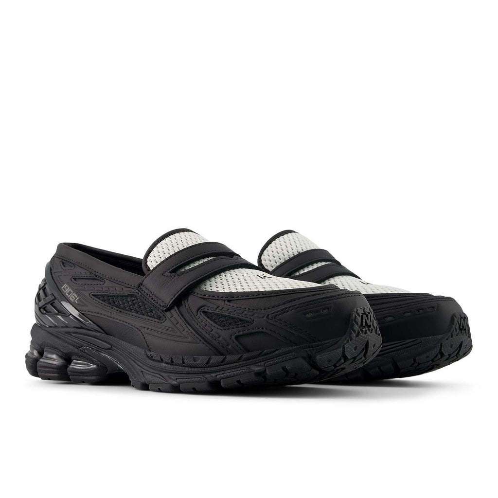 NEW BALANCE U19068G9 loafers black angora