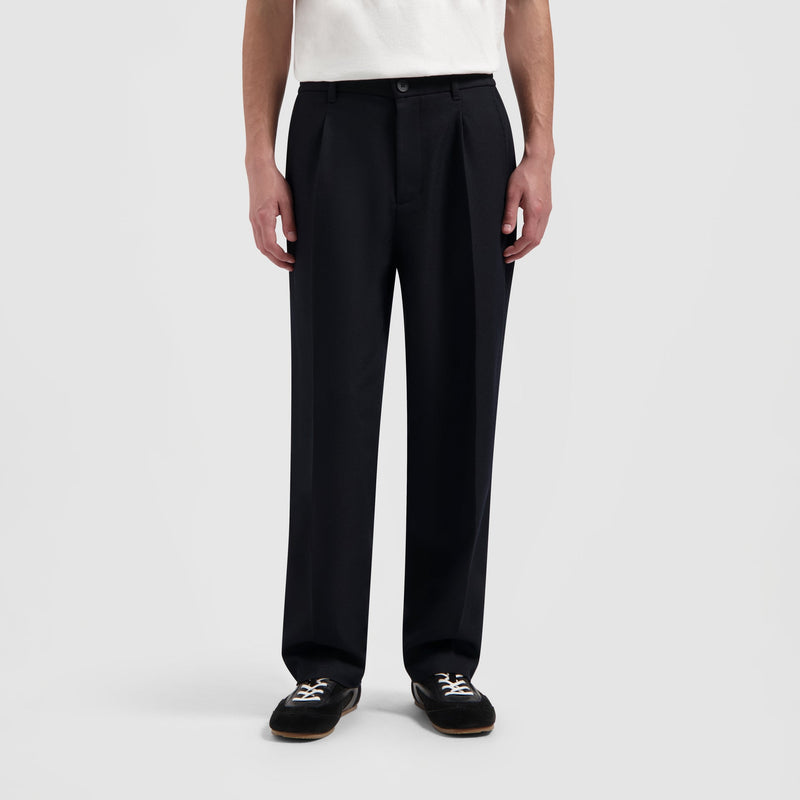 REGULAR TWILL PLEATED CHINO’S