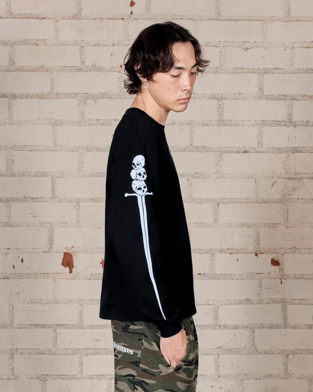 PLEASURES Luster heavyweight longsleeve black