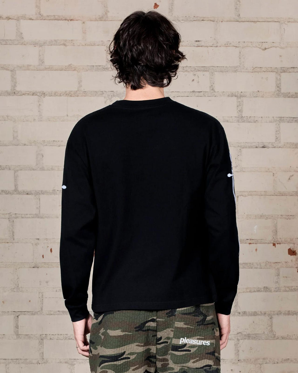 PLEASURES Luster heavyweight longsleeve black