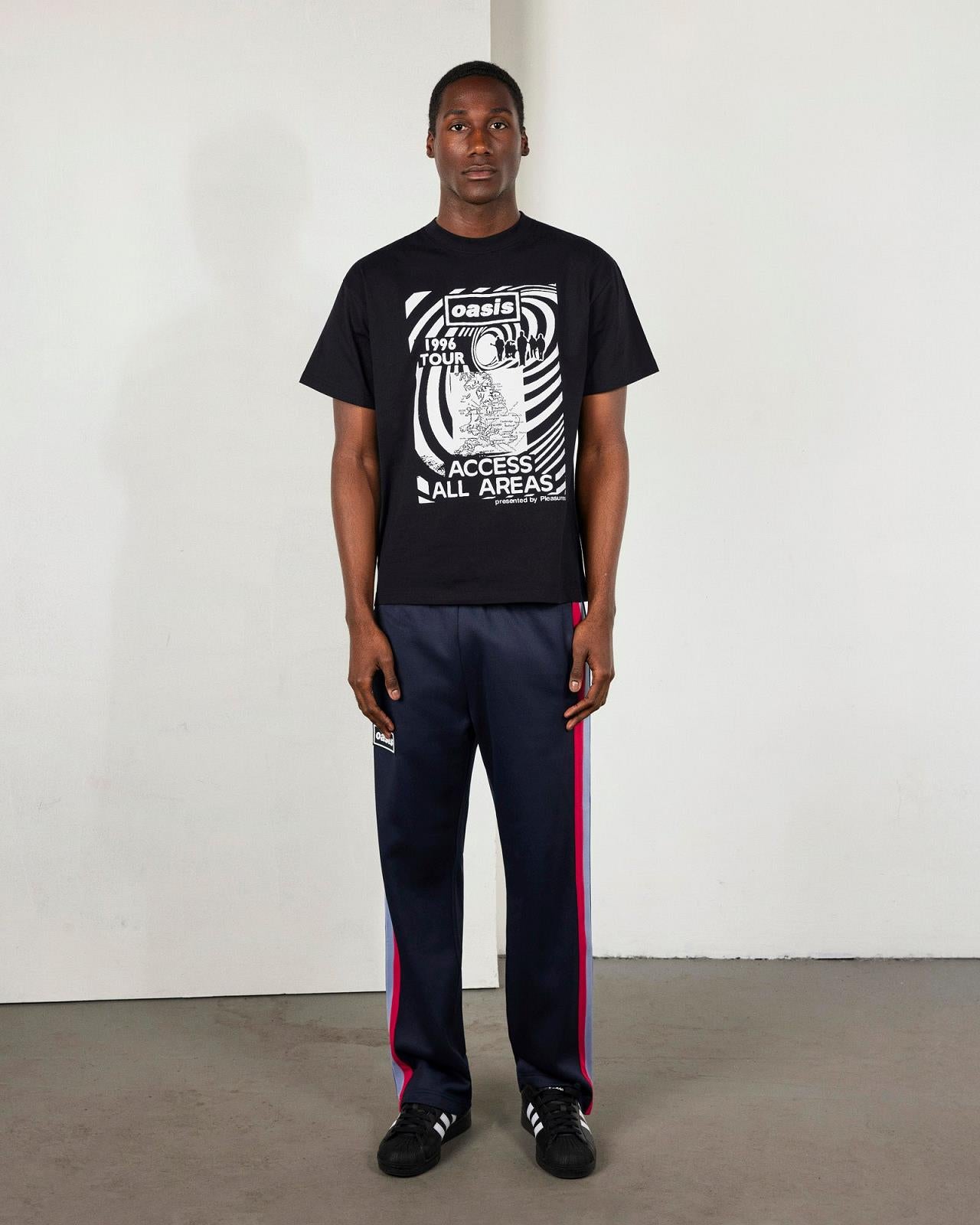 PLEASURES X OASIS All access t-shirt black - Shop online at Monar