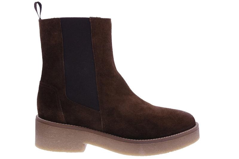 CHELSEA BOOTS