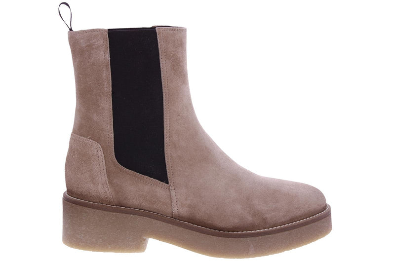 CHELSEA BOOTS