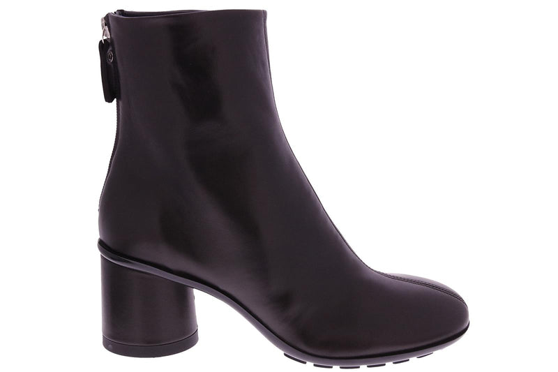 CURVY BOOTIE