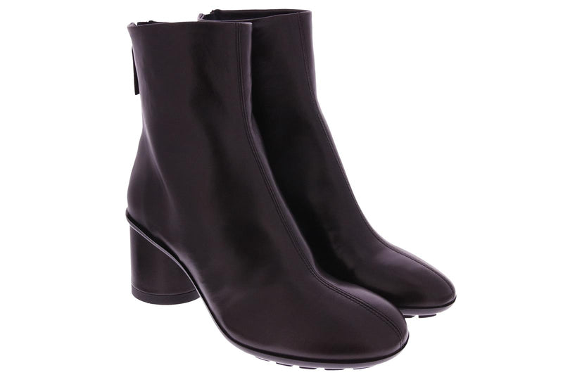 CURVY BOOTIE