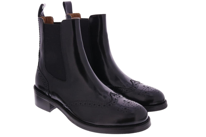 CHELSEA BOOTS