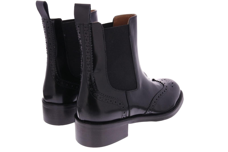 CHELSEA BOOTS
