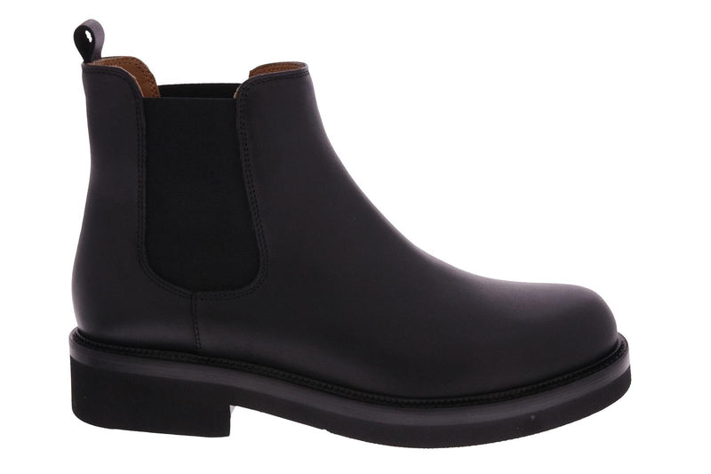 CHELSEA BOOTS