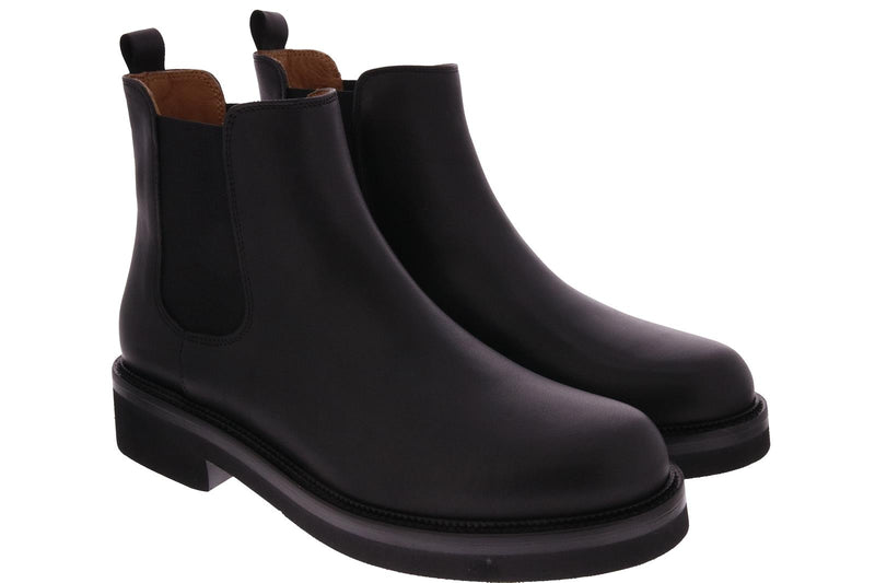 CHELSEA BOOTS