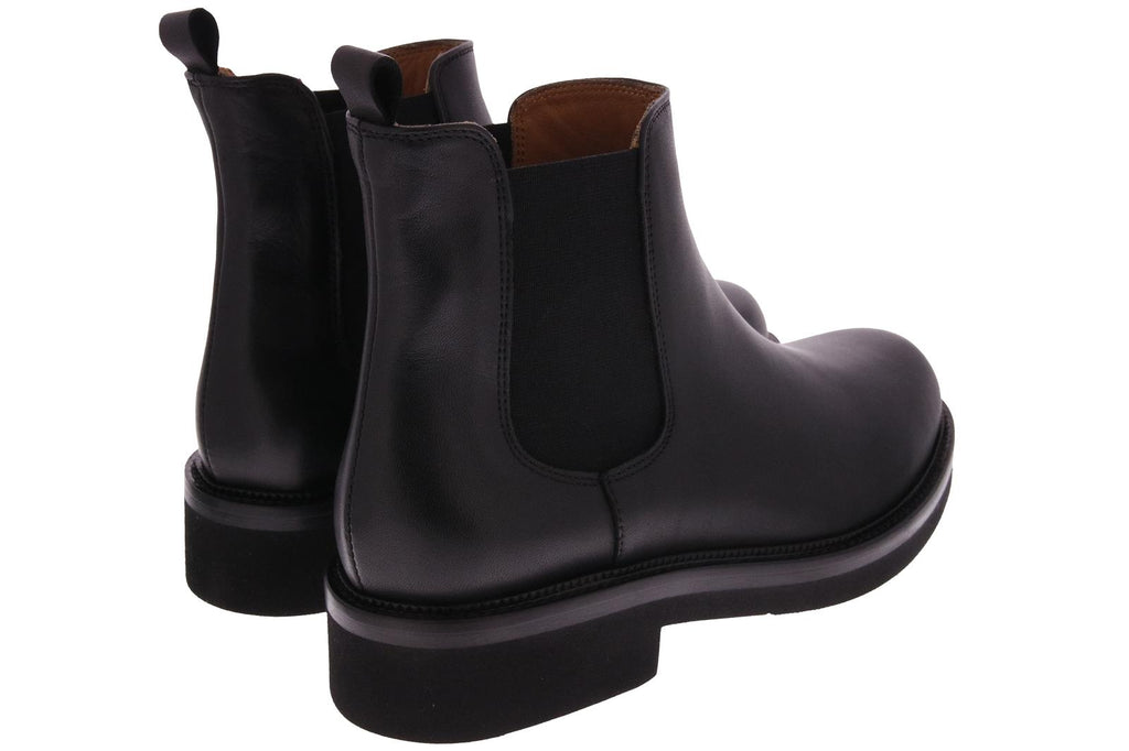 CHELSEA BOOTS