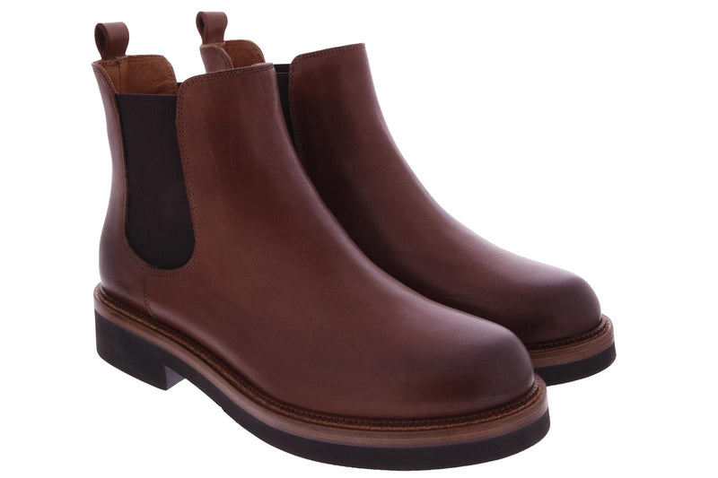 CHELSEA BOOTS