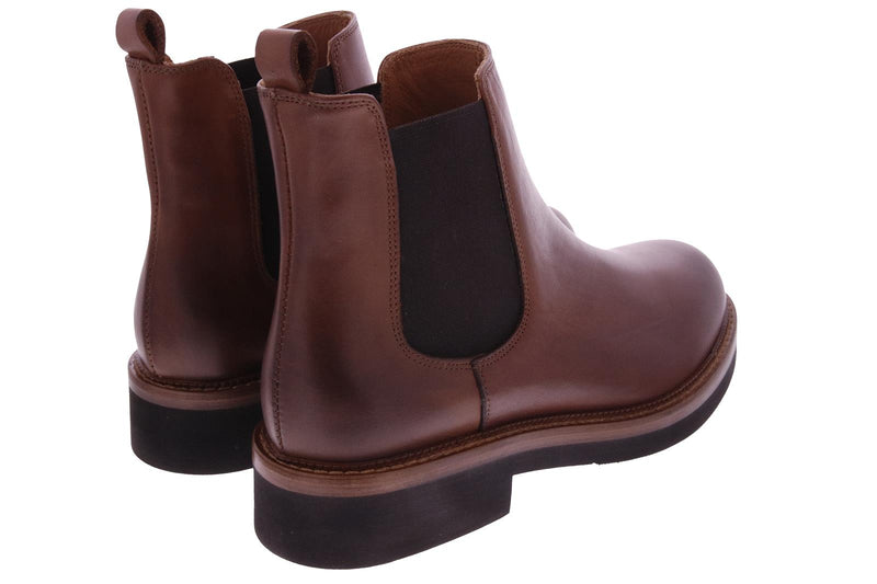 CHELSEA BOOTS