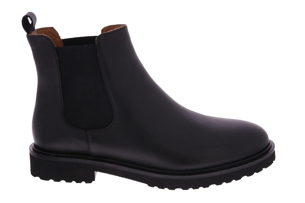 CHELSEA BOOTS
