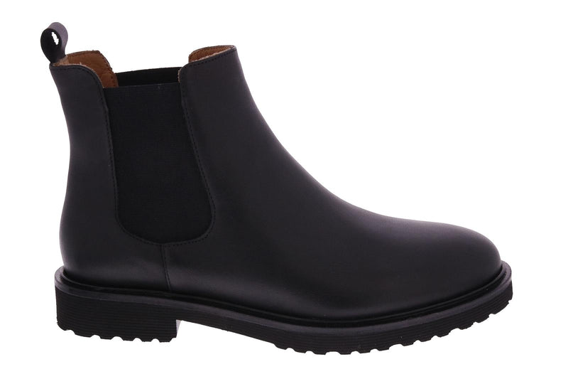 CHELSEA BOOTS