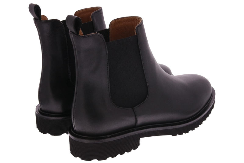 CHELSEA BOOTS