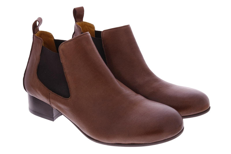 CHELSEA BOOTS