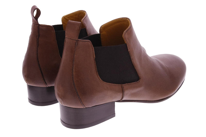 CHELSEA BOOTS