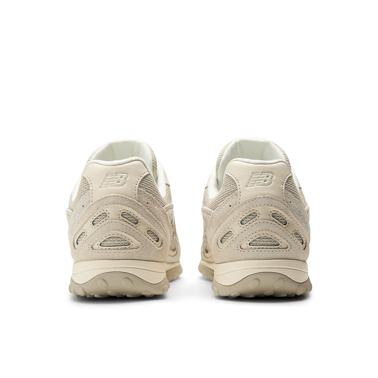 NEW BALANCE U204L2SZ sneakers sea salt linen - Shop online at Monar