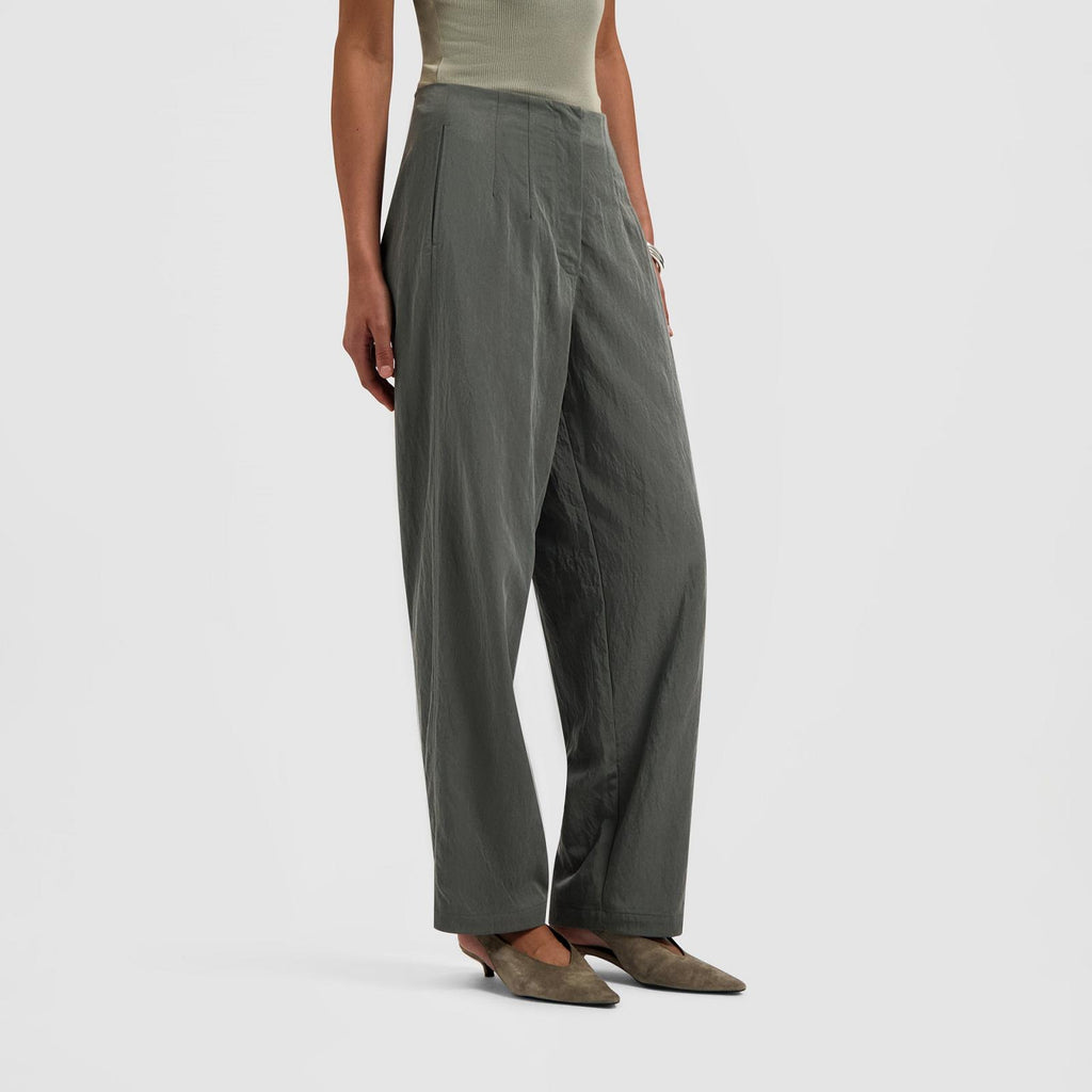 CRINKLED BARREL LEG PANT
