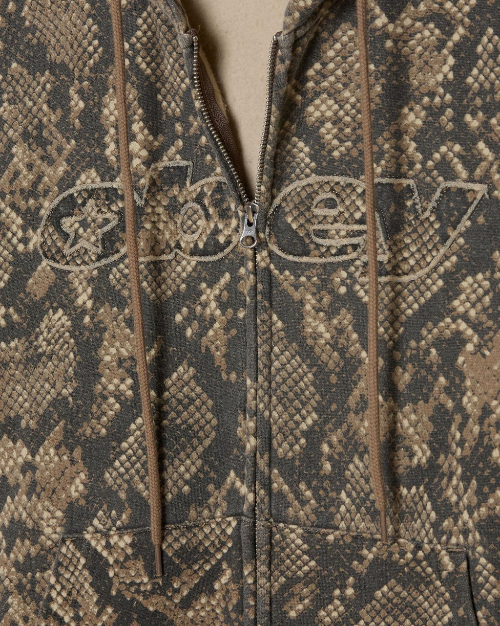 MOODY ZIP HOOD