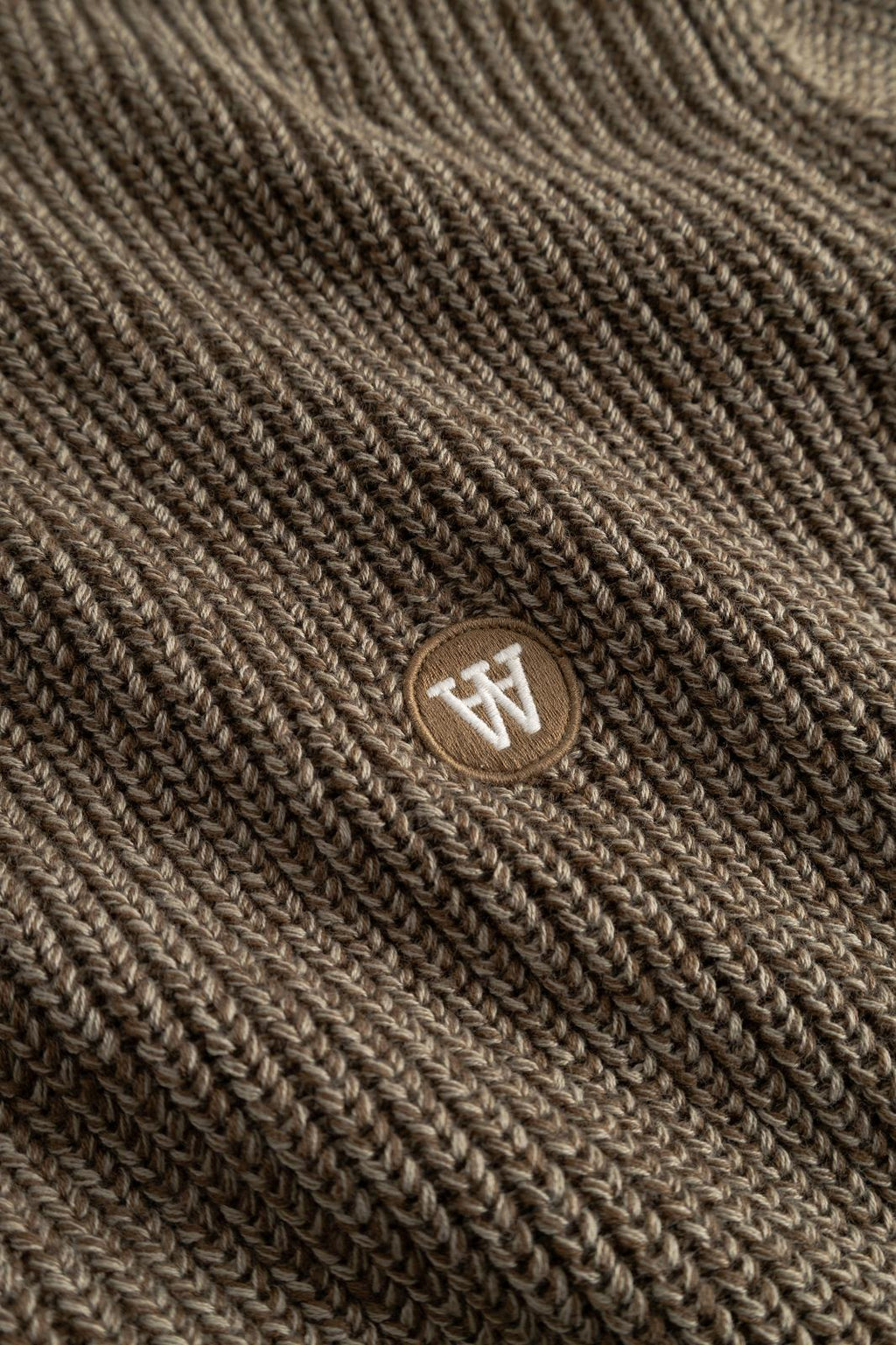 HALUM CREWNECK