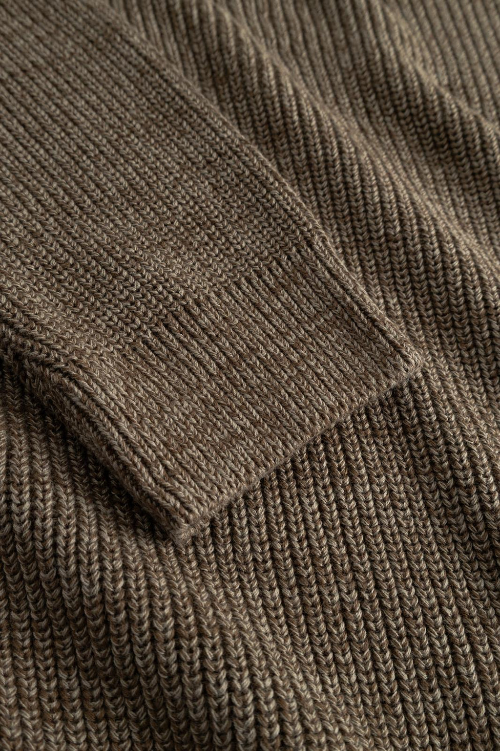 HALUM CREWNECK