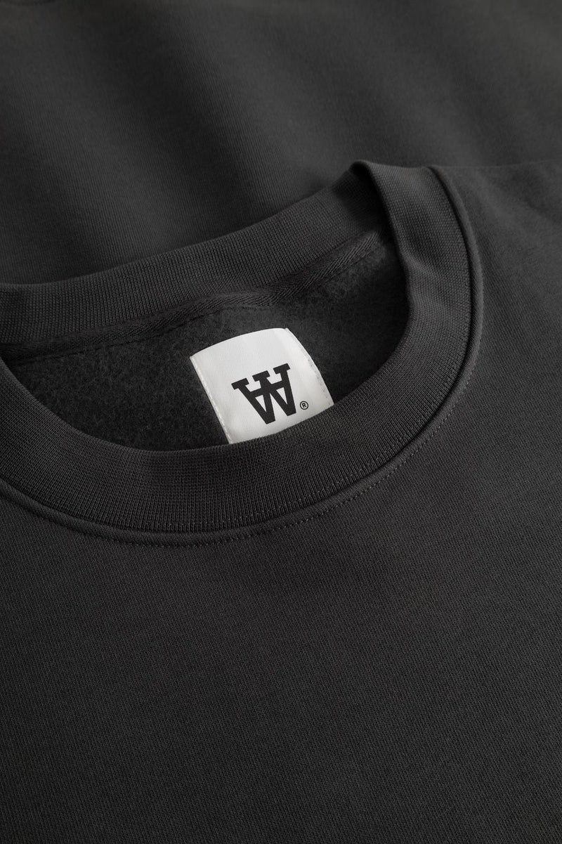 JAMES GHOST CREWNECK