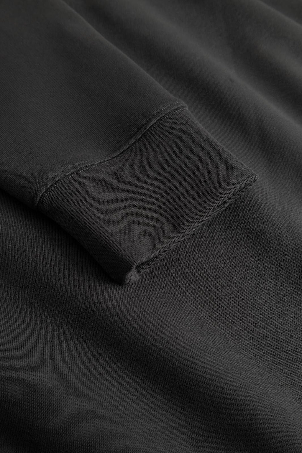 JAMES GHOST CREWNECK
