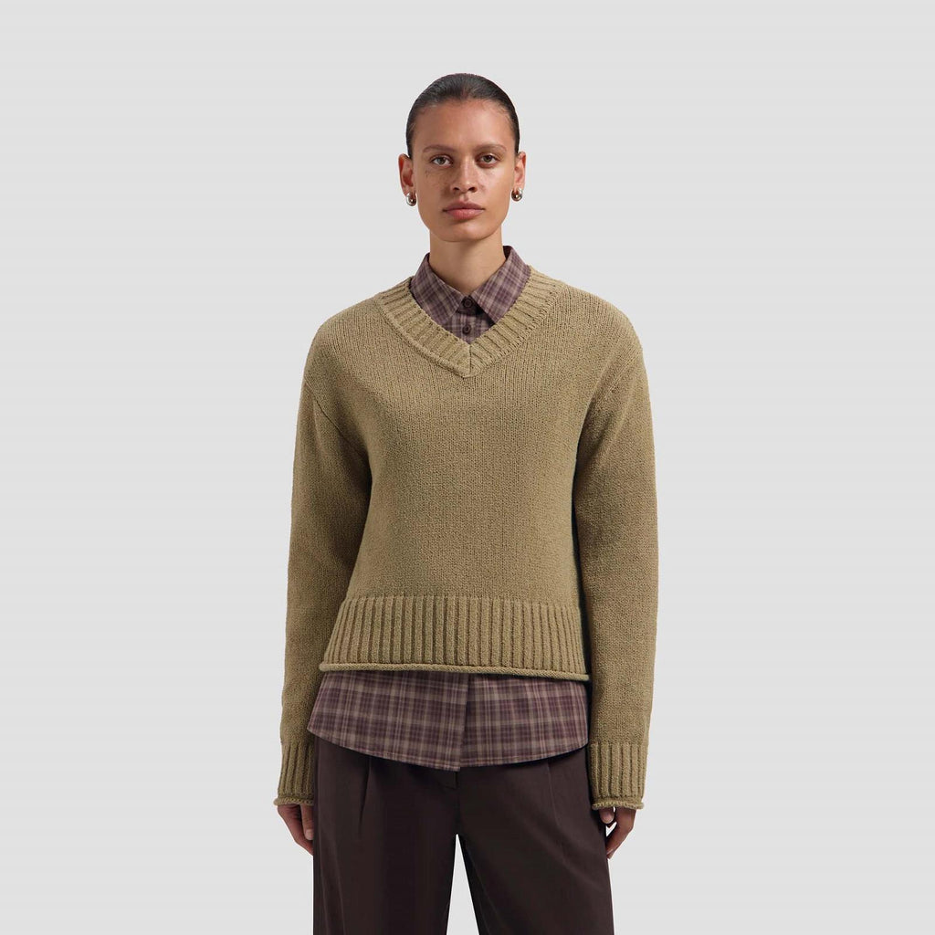 KNITTED V-NECK