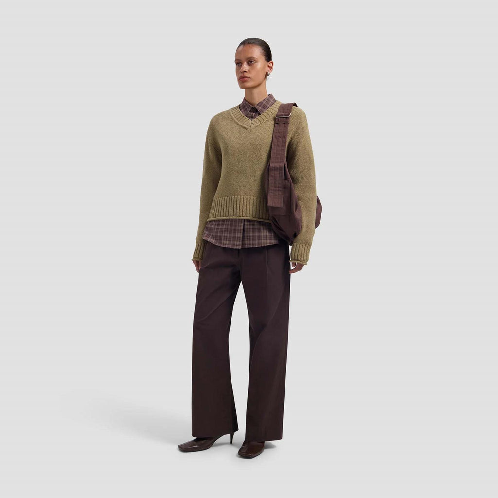 KNITTED V-NECK