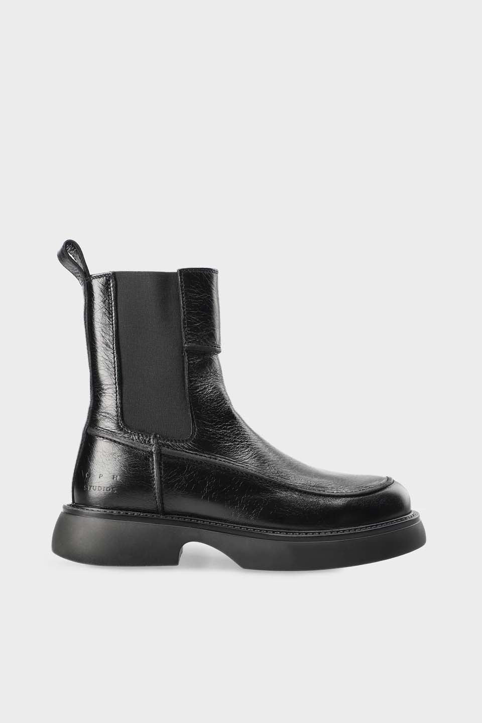 CHELSEA BOOTS
